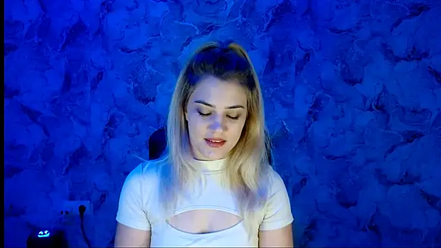 Snapshot of nika_gold1 chatting on December 15, 1:15 pm nika gold1 online show from December 15, 1:15 pm