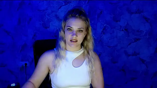 Snapshot of nika_gold1 chatting on June 28, 6:47 pm nika gold1 online show from June 28, 6:47 pm