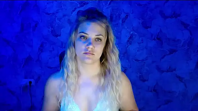 Snapshot of nika_gold1 chatting on June 30, 5:25 pm nika gold1 online show from June 30, 5:25 pm