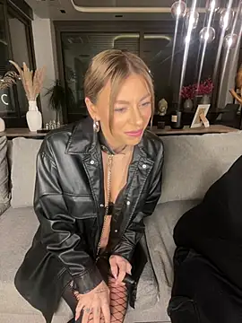 Snapshot of SexOnMyLvL chatting on February 11, 9:46 pm SexOnMyLvL online show from February 11, 9:46 pm