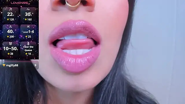 Snapshot of dominique21_ chatting on December 7, 7:05 am dominique21 online show from December 7, 7:05 am