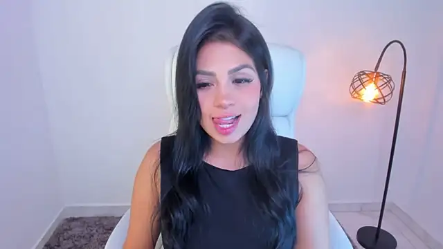 Snapshot of dominique21_ chatting on January 27, 4:30 am dominique21 online show from January 27, 4:30 am