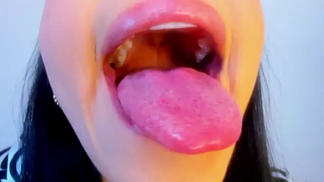 Snapshot of dominique21_ chatting on October 21, 11:38 pm dominique21 online show from October 21, 11:38 pm