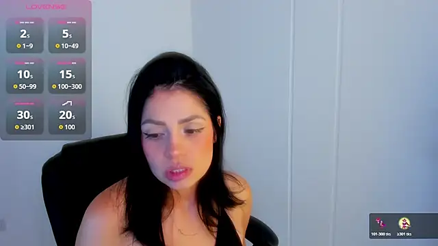 Snapshot of dominique21_ chatting on March 12, 6:52 am dominique21 online show from March 12, 6:52 am