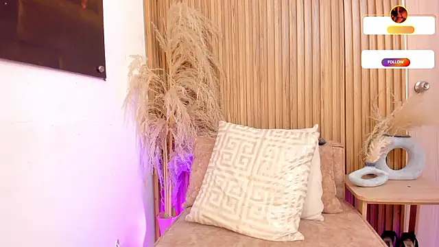 sofhiaa adaams online show from February 19, 10:50 pm