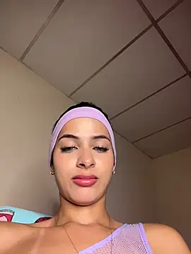 Snapshot of violetta-brown1 chatting on March 5, 3:02 am violetta-brown1 online show from March 5, 3:02 am