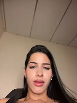 Snapshot of violetta-brown1 chatting on April 11, 7:56 am violetta-brown1 online show from April 11, 7:56 am
