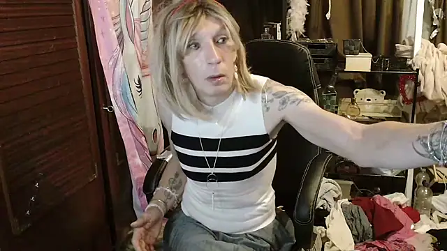 Ombeline1 online show from October 29, 7:04 pm