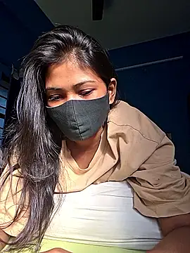 Snapshot of Triha_18 chatting on November 11, 9:20 am Triha 18 online show from November 11, 9:20 am