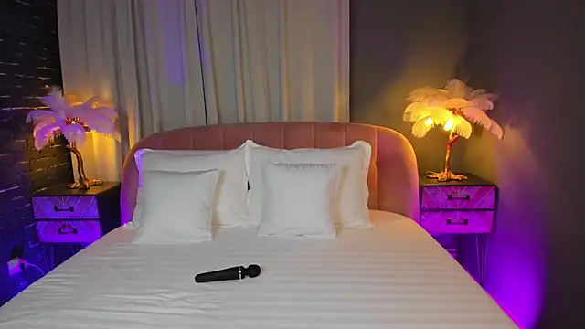 AmedeeaBanks online show from September 11, 7:25 pm