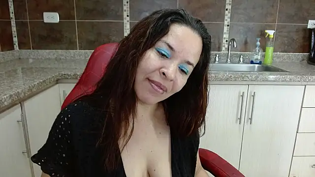 Snapshot of Lizeth_Bels chatting on May 6, 12:21 pm Lizeth Bels online show from May 6, 12:21 pm