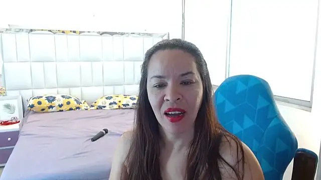 Snapshot of Lizeth_Bels chatting on May 17, 11:28 am Lizeth Bels online show from May 17, 11:28 am
