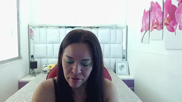 Snapshot of Lizeth_Bels chatting on June 10, 11:42 am Lizeth Bels online show from June 10, 11:42 am