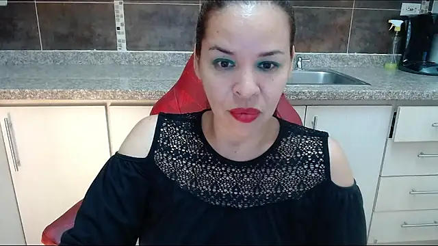 Snapshot of Lizeth_Bels chatting on June 17, 7:37 pm Lizeth Bels online show from June 17, 7:37 pm