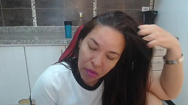 Snapshot of Lizeth_Bels chatting on July 18, 8:34 pm Lizeth Bels online show from July 18, 8:34 pm