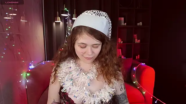 Snapshot of SophiePure chatting on December 24, 7:33 pm SophiePure online show from December 24, 7:33 pm