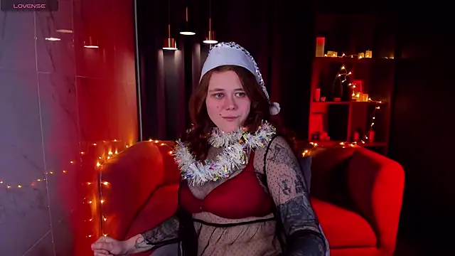 Snapshot of SophiePure chatting on December 28, 1:28 pm SophiePure online show from December 28, 1:28 pm