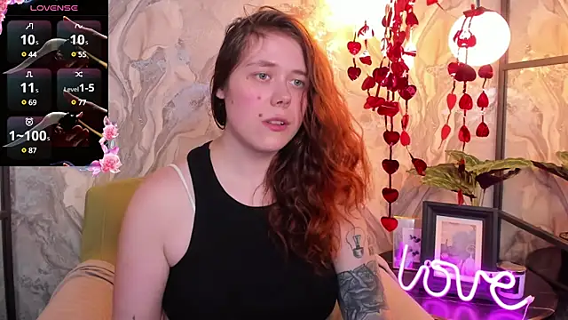 Snapshot of SophiePure chatting on February 14, 2:39 am SophiePure online show from February 14, 2:39 am