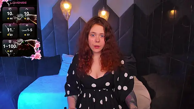 Snapshot of SophiePure chatting on February 24, 8:25 pm SophiePure online show from February 24, 8:25 pm