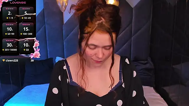 Snapshot of SophiePure chatting on February 24, 11:30 pm SophiePure online show from February 24, 11:30 pm