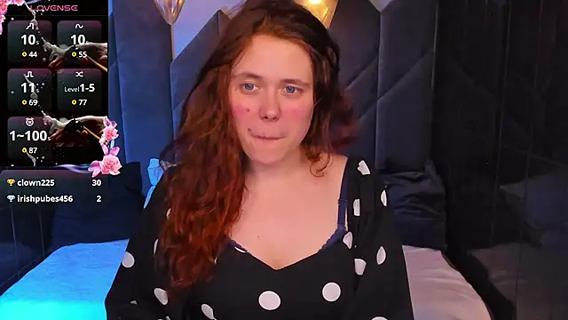 Snapshot of SophiePure chatting on February 25, 2:36 am SophiePure online show from February 25, 2:36 am