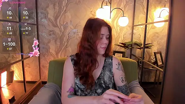 Snapshot of SophiePure chatting on March 16, 8:43 pm SophiePure online show from March 16, 8:43 pm