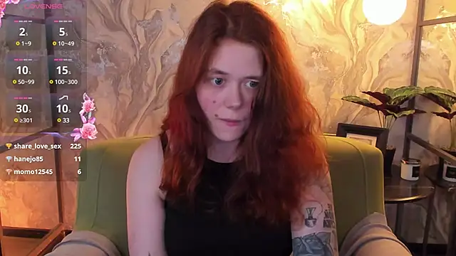 Snapshot of SophiePure chatting on March 17, 2:52 am SophiePure online show from March 17, 2:52 am