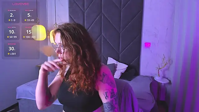 Snapshot of SophiePure chatting on October 4, 9:02 pm SophiePure online show from October 4, 9:02 pm