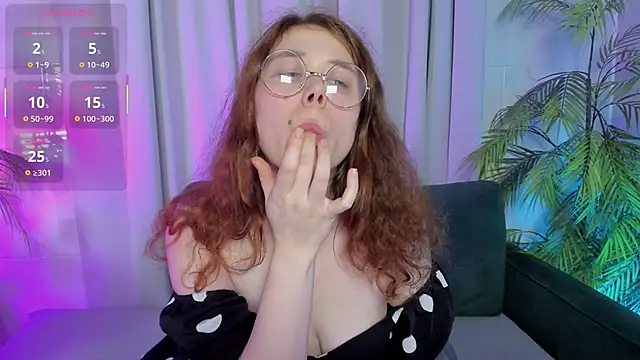 Snapshot of SophiePure chatting on October 7, 8:39 pm SophiePure online show from October 7, 8:39 pm