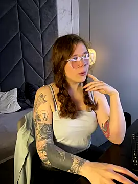 Snapshot of SophiePure chatting on October 13, 8:42 pm SophiePure online show from October 13, 8:42 pm