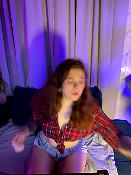 Snapshot of SophiePure chatting on November 4, 1:21 pm SophiePure online show from November 4, 1:21 pm