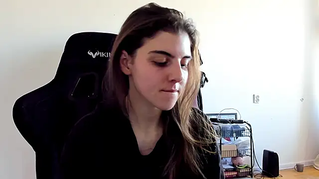 Snapshot of emmamurrr chatting on October 7, 11:29 am emmamurrr online show from October 7, 11:29 am