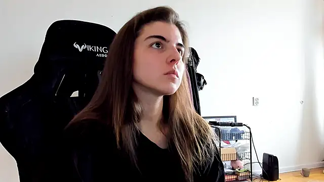 Snapshot of emmamurrr chatting on October 12, 10:25 am emmamurrr online show from October 12, 10:25 am