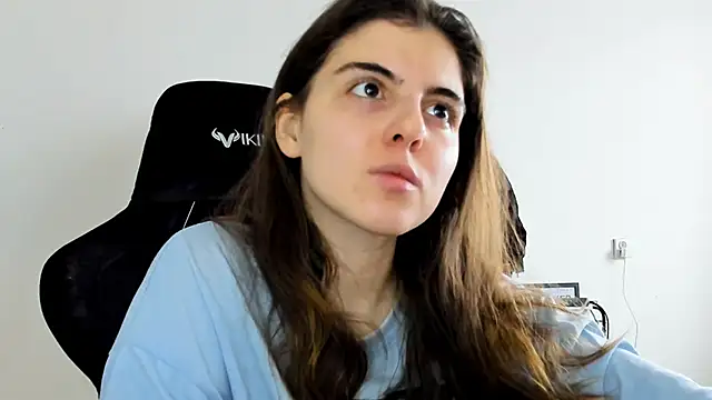 Snapshot of emmamurrr chatting on December 15, 10:52 am emmamurrr online show from December 15, 10:52 am