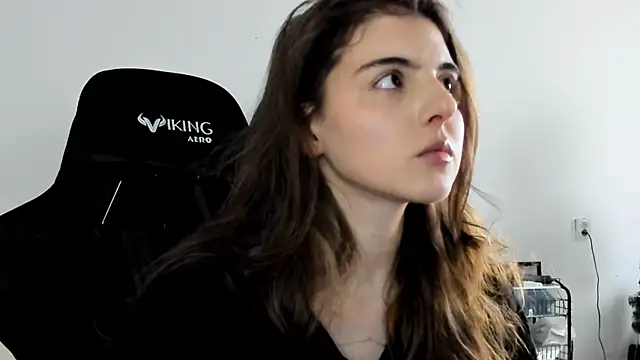 Snapshot of emmamurrr chatting on January 11, 12:43 pm emmamurrr online show from January 11, 12:43 pm