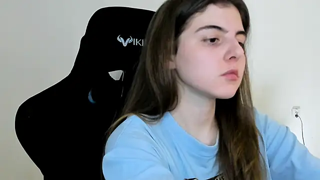 Snapshot of emmamurrr chatting on January 14, 2:01 pm emmamurrr online show from January 14, 2:01 pm