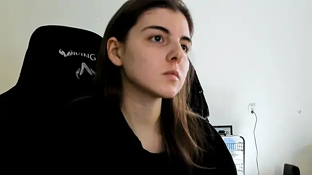 Snapshot of emmamurrr chatting on February 4, 2:34 pm emmamurrr online show from February 4, 2:34 pm