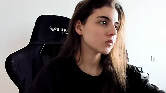 Snapshot of emmamurrr chatting on February 12, 10:43 am emmamurrr online show from February 12, 10:43 am