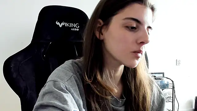 Snapshot of emmamurrr chatting on March 26, 10:32 am emmamurrr online show from March 26, 10:32 am