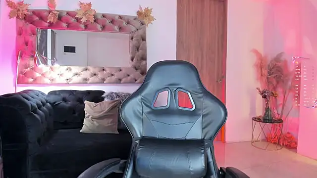 AmelyaMann online show from July 18, 1:04 pm