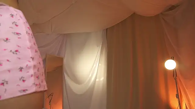 Snapshot of arizonasunrise chatting on December 10, 11:51 pm arizonasunrise online show from December 10, 11:51 pm