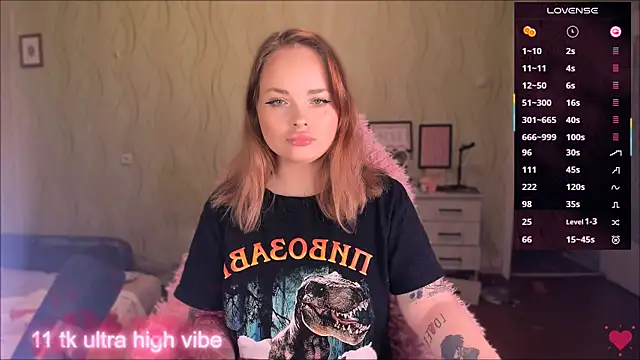 Snapshot of flower_sarah_ chatting on October 6, 1:08 pm flower sarah online show from October 6, 1:08 pm