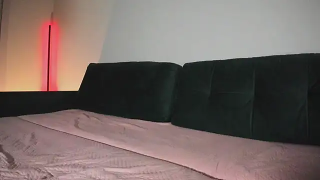 Snapshot of Midnight_Mi chatting on February 16, 3:27 pm Midnight Mi online show from February 16, 3:27 pm