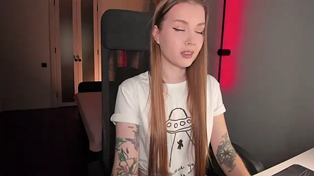 Snapshot of Midnight_Mi chatting on October 19, 3:34 pm Midnight Mi online show from October 19, 3:34 pm