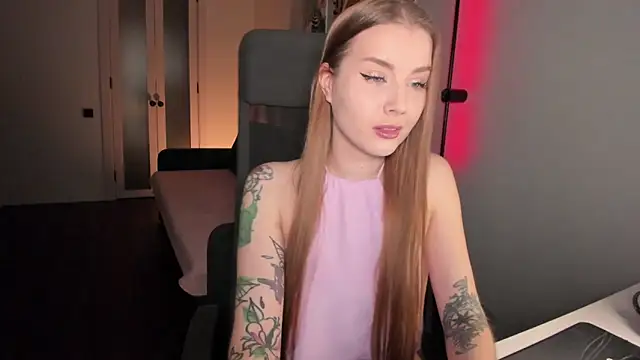 Snapshot of Midnight_Mi chatting on October 25, 3:40 pm Midnight Mi online show from October 25, 3:40 pm