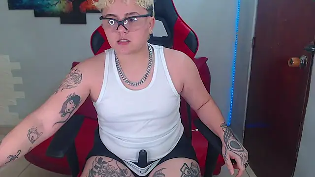 isabeautyx19 online show from January 8, 7:24 pm