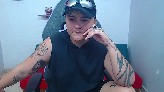 isabeautyx19 online show from February 1, 1:55 am