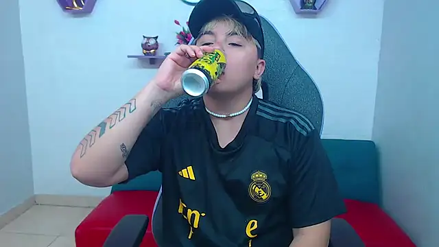 isabeautyx19 online show from February 4, 1:34 am