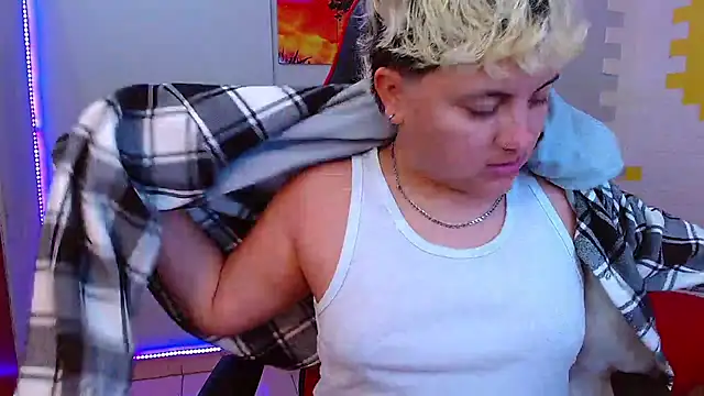 isabeautyx19 online show from February 14, 7:12 pm