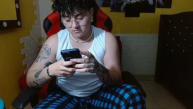 isabeautyx19 online show from January 14, 4:40 am